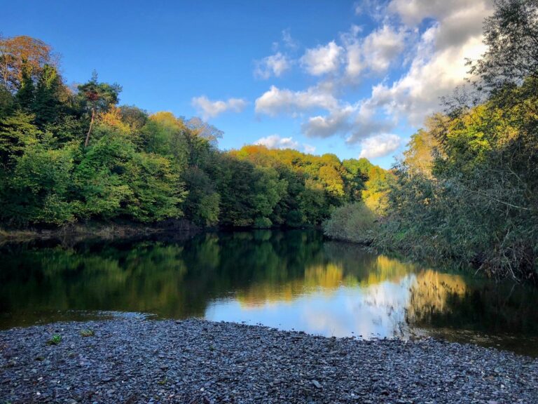 CANOEING OPEN CANOE HIRE WYE VALLEY RIVER WYE HAY ON WYE